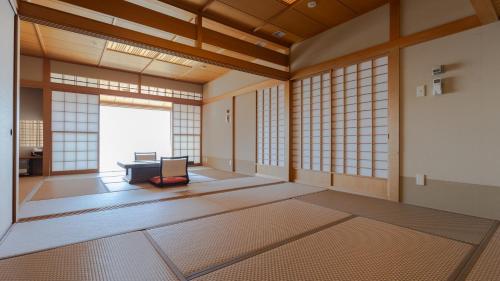 Nishiizu Crystal View Hotel - Hotel Overview