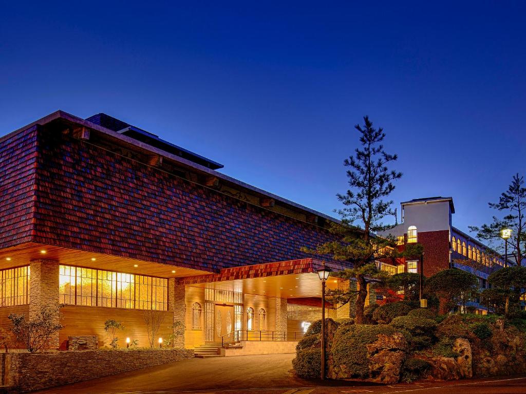 Where to Stay in Obama: Here’s Our 3 Best Hotel Picks