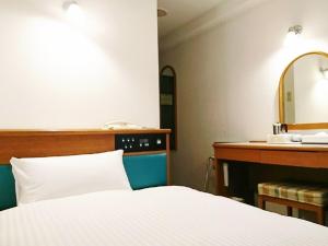 Smile Hotel Kitaasaka - Accommodation Options and Room Amenities