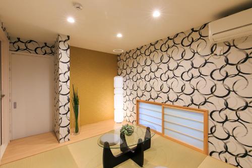 Trive Osu West, Accommodation for up to 12 Guests, Conveniently Located Near the Station, With One Free Parking Space Available - Good To Know