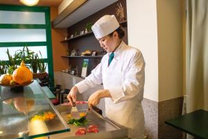 Hotel Continental Fuchu - Amenities and Services