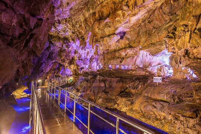 1-Day Tour From Takayama: Hida Folk Village, Caves & Ropeway