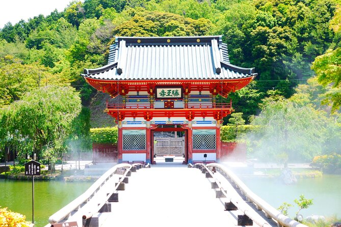 Osakas Secret Adventures: Daruma Magic and Minoh Falls