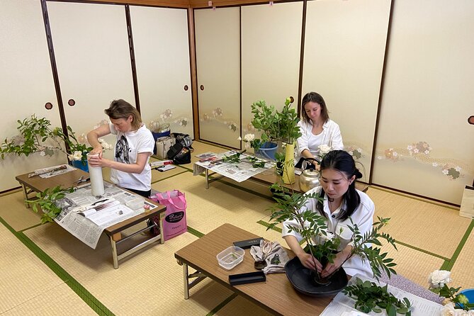 2 Hours Flower Arranging (Ikebana) Class @Temple /Tokyo・Ota-ku - Floral Arranging Experience