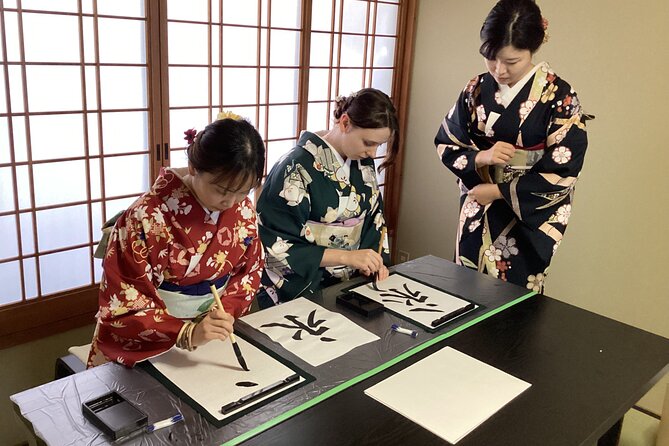 Japanese Calligraphy in 100 Years Old Townhouse Kyoto Ninenzaka - Preparing for the Japanese Calligraphy Workshop