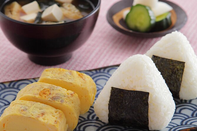 Lets Make Onigiri(Rice Ball) at Professional Cooking Studio - Filling the Onigiri