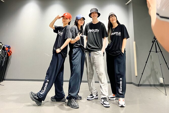 Shuffle Dance in Tokyo With a Tiktok Star - Intermediate Level - Inclusions