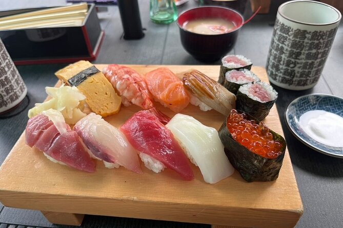 Small Group Food Tour in Tsukiji Market - Sampling the Culinary Delights