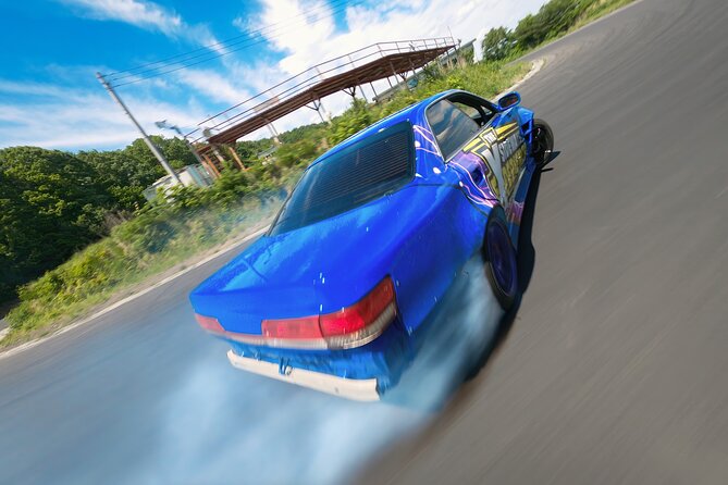Thrilling Drift Car Experience at the Famous Ebisu Circuit Japan - Gearing Up for the Thrill: Helmet Provision and Entry