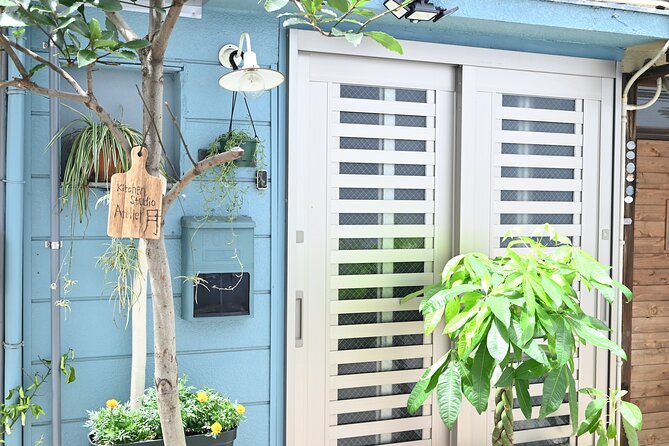 Excellent Onigiri, Karaage, and Miso Soup Dishes in Bunkyo-Ku - Fried Food Cooking Techniques