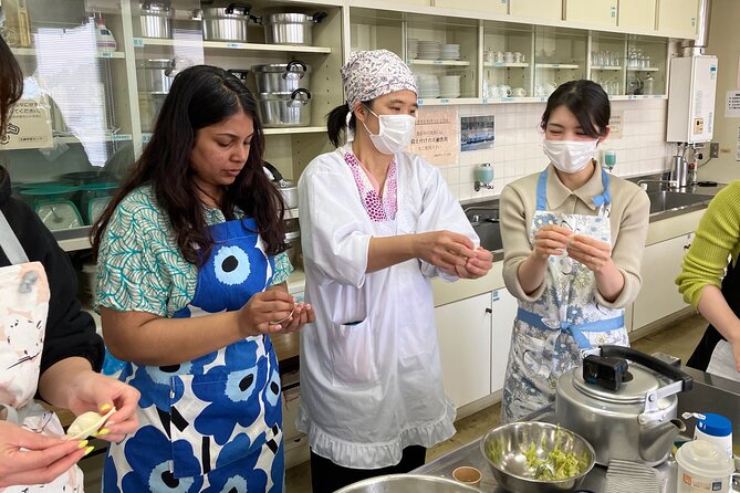 Kamakura Magokoro Ramen Cooking Class - Traditional Warabi Mochi Dessert