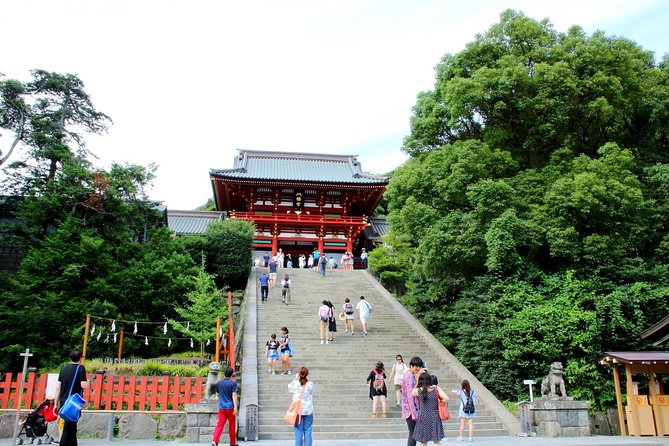 Kamakura Walking Tour With Local Guide Including Hokokuji Temple - Encountering the Great Buddha of Kamakura