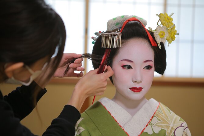 Kyoto: Maiko Makeover and Photoshoot Experience (Women Only) - Makeup Application