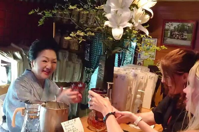 Night Tour in Tokyo Shimbashi With Bar Drinks and Local Guide - Experiencing Karaoke and Snack Foods