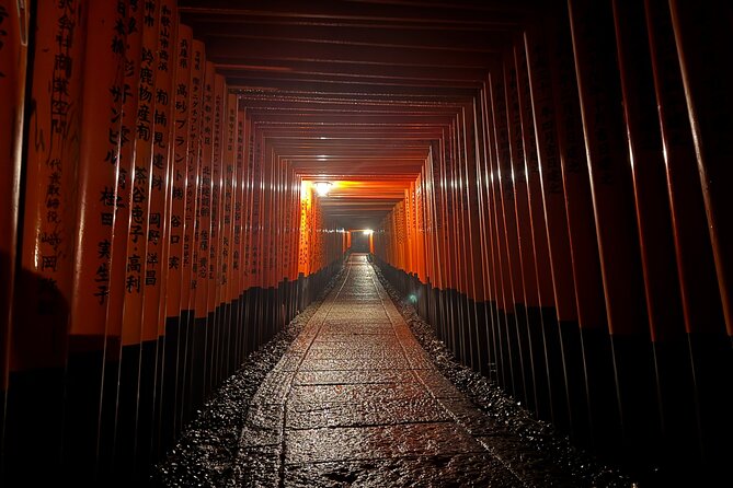 Private Kyoto Night Tour: Historic Walk at Gion and Fushimi - Discovering the Fushimi Inari-taisha Shrine