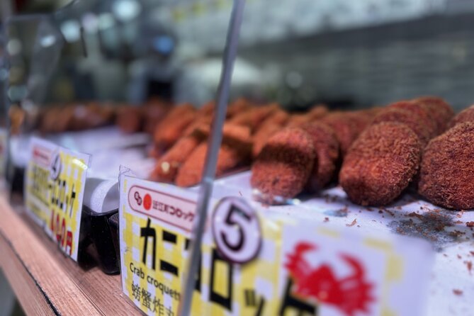 Taste of Kanazawa (Food Tasting in Omicho Market & Higashi Chaya) - Visiting the Higashi Chaya District