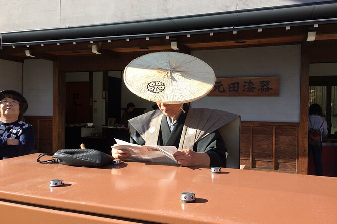 EXPERIENCE TAKAYAMA OLD TOWN & MORNING MARKETS in 1 Hour! - Experiencing Local Snacks and Delicacies