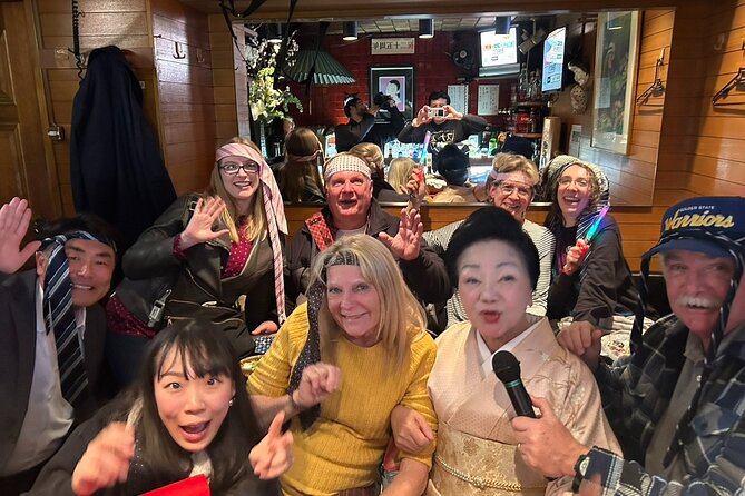 Night Tour in Tokyo Shimbashi With Bar Drinks and Local Guide - Interacting With Locals and Receiving Gifts