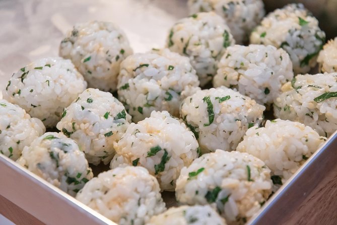 Private Tsukiji Market Visit and Cooking Class in Junkos Home - Visiting the Namiyoke Shrine