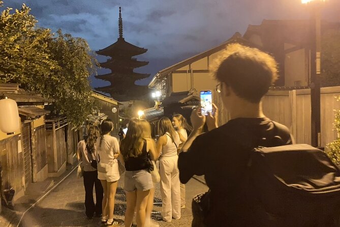 Small Group Walking Tour in Gion at Night With Sake in Hand - Tour Accessibility