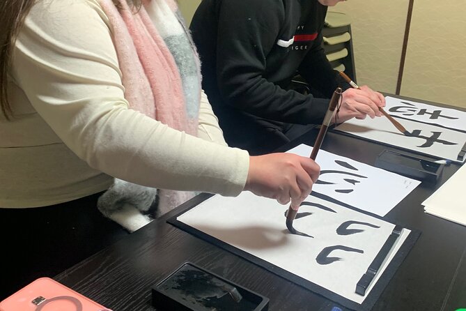 Japanese Calligraphy in 100 Years Old Townhouse Kyoto Ninenzaka - Appreciation for the Cultural Experience