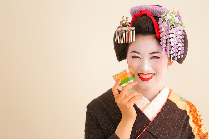 Kyoto: Maiko Makeover and Photoshoot Experience (Women Only) - Striking Poses for the Camera