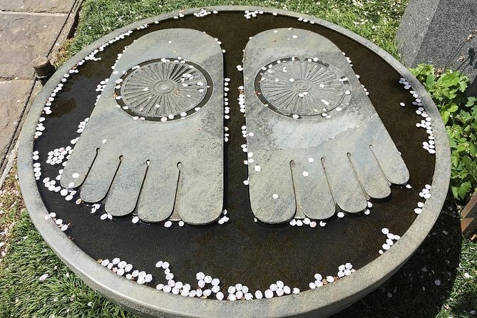 Private Car Tour to See Highlights of Kamakura, Enoshima, Yokohama From Tokyo - Indulging in Culinary Delights