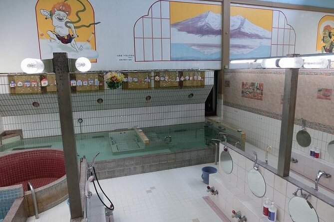 Shinjuku Kabukichou Local Areas Exploring Tour in Bar or Hot Bath - Navigating the Meeting Point and Pickup Details