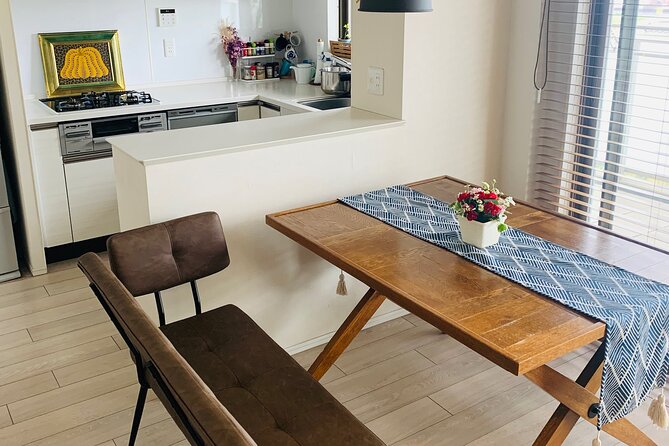 Tokyo Onigiri & Tonjiru Leaning Experience+ Grocery Store Tour - Host Interaction