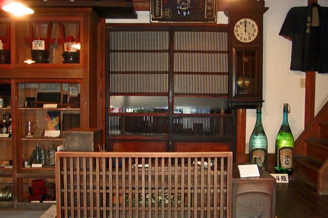 Experience Old Local Tokyo & Traditional Food in Yanaka Ginza - Engaging With Friendly Locals