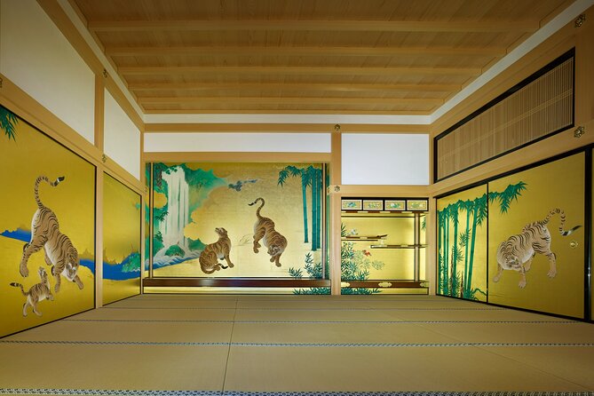 Nagoya Castle Cherry Blossom Festival and Tokugawaen Walking Tour - Exploring Nagoya Castle