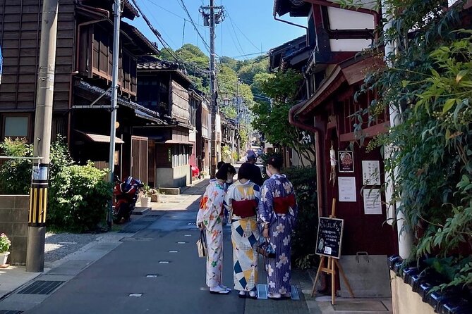 Private Walking Tour of Kanazawas Historical Districts 4h - Logistics and Practicalities