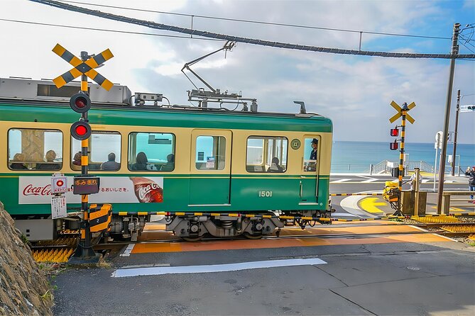 Tokyo: Bus Tour to Kamakura Great Buddha & Enoshima With Pickup - Getting to the Meeting Point