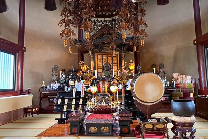 Tokyo: Shogun History Tour Visiting 3 Significant Shrines - Visiting the Senso-ji Temple