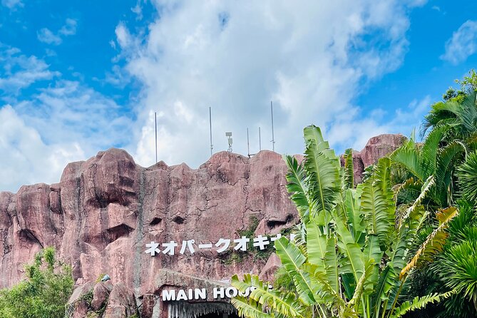Okinawa Hip-hop Bus B Course Tour (Okinawa Churaumi Aquarium) - Discovering the Churaumi Aquarium