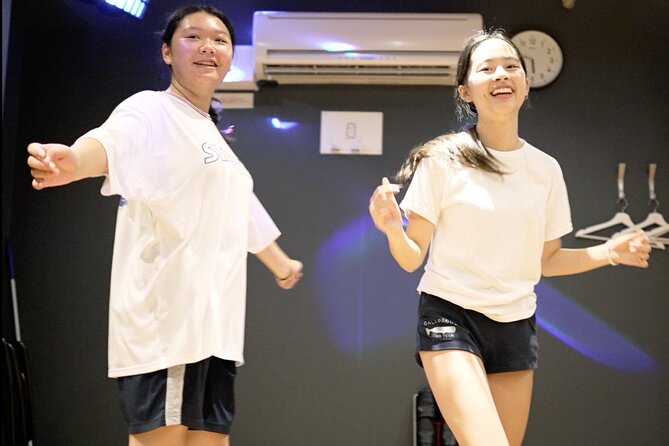 Shuffle Dance in Tokyo With a Tiktok Star - Intermediate Level - Capturing Memorable Moments