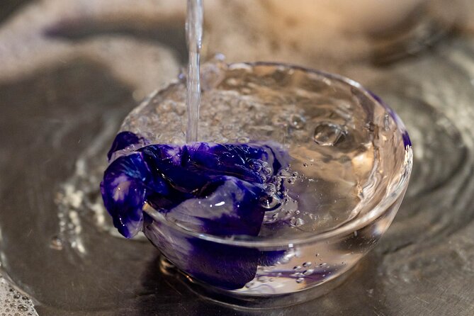 Traditional Japanese Fabric Flower-Making Tsumami Zaiku Class - Preserving the Art of Tsumami Zaiku