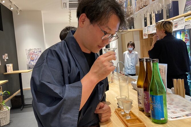 Bar and Izakaya Nighttime Foodie Tour in Kyoto