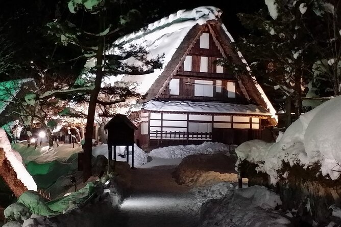 2-Day Bus Tour to Shirakawago & Hida No Sato Winter Illumination