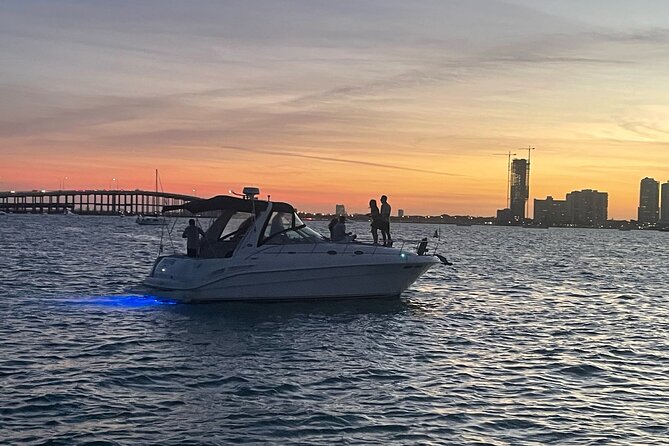 2 Hour Serenity and Scenic Yacht Tour With Champagne