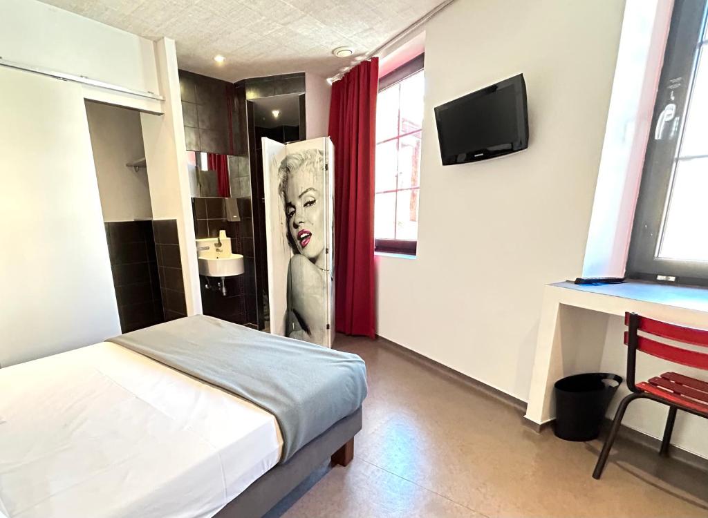 7Art Hotel - Location and Accessibility