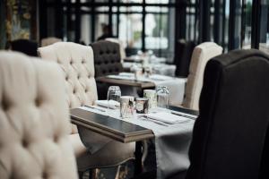 Admiralty - Overview of Amirauté Hotel