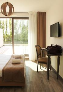 Adonis Aix En Provence - Property Overview and Location