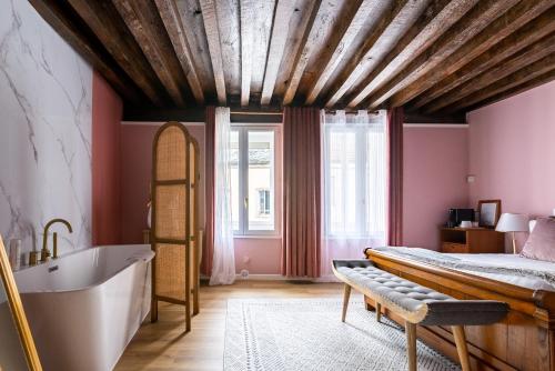 At Camille - Hotel Overview