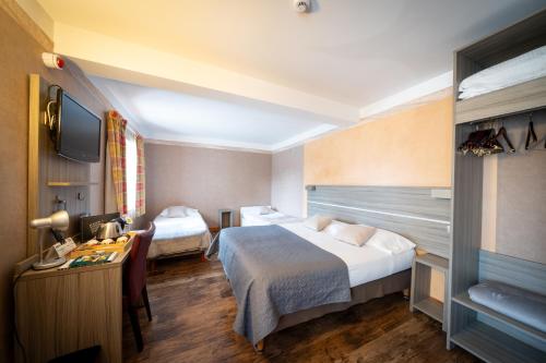 At the Nivernais Relay - Hotel Overview and Location