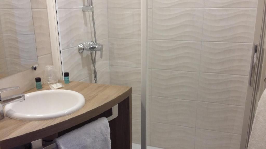 Auberge of the Castle of Joux - Hotel Overview