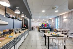 B&B HOTEL Lille Centre Grand Palais - Hotel Overview