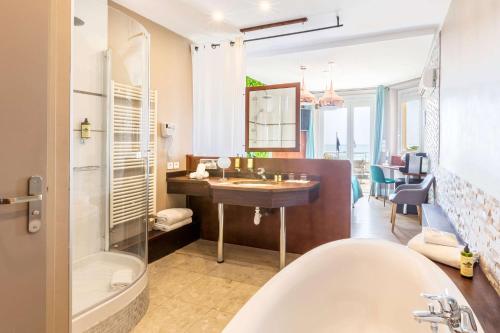 Best Western Plus Hotel La Rade - Hotel Overview and Location