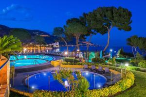 Bleues Delcloy Holidays Hotel - Location and Accessibility