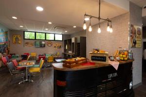 Break Hotel - Location and Accessibility